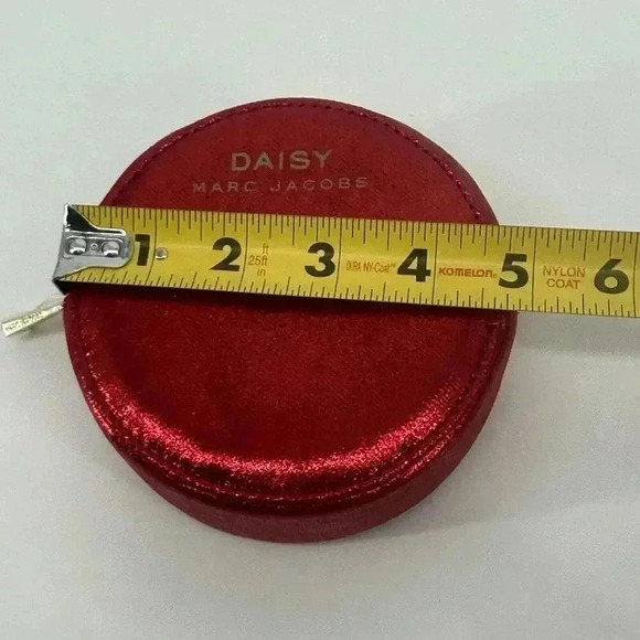 New Marc Jacobs Daisy Sparkling Glitter Red Makeup/Cosmetic Pouch Holiday Xmas - Picture 8 of 9